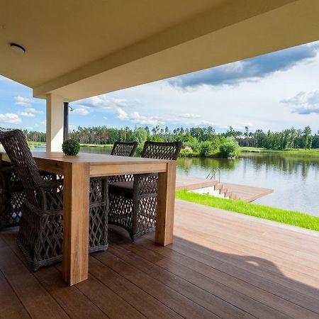 Golfbay Villa Senica Bagian luar foto