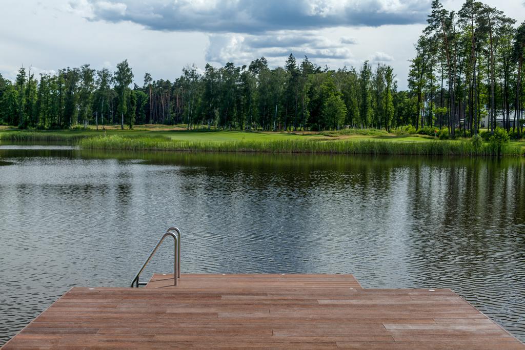 Golfbay Villa Senica Bagian luar foto