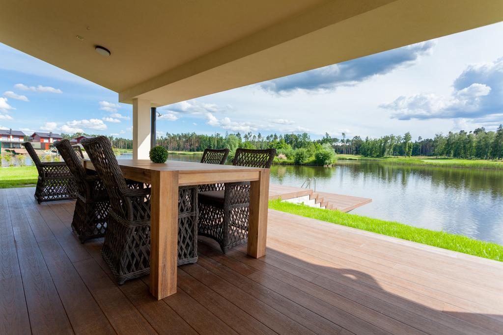 Golfbay Villa Senica Bagian luar foto