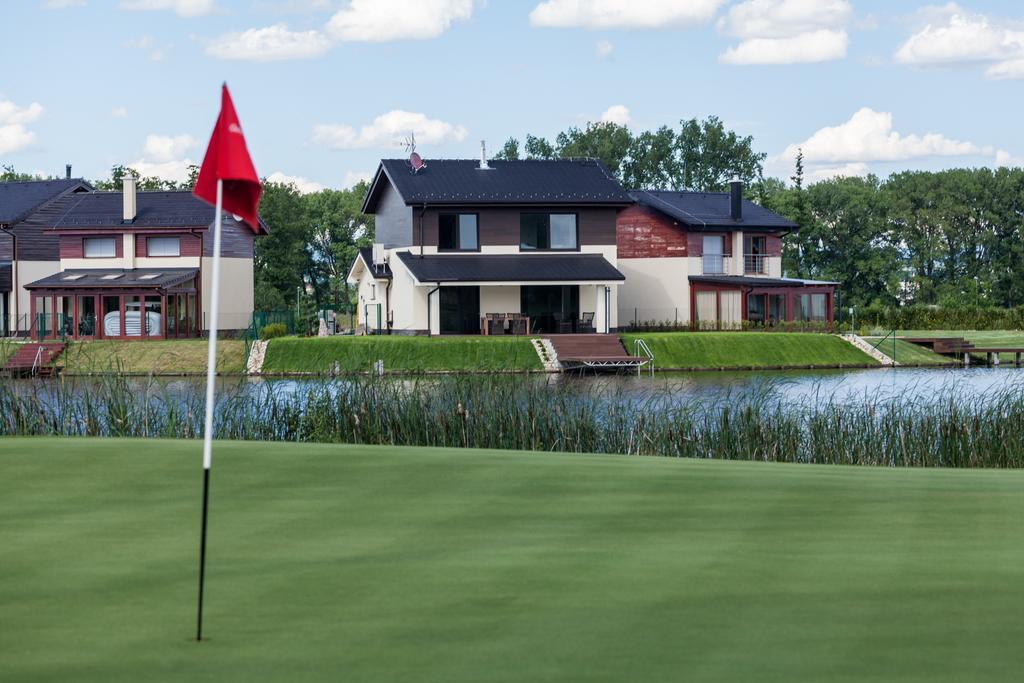 Golfbay Villa Senica Bagian luar foto
