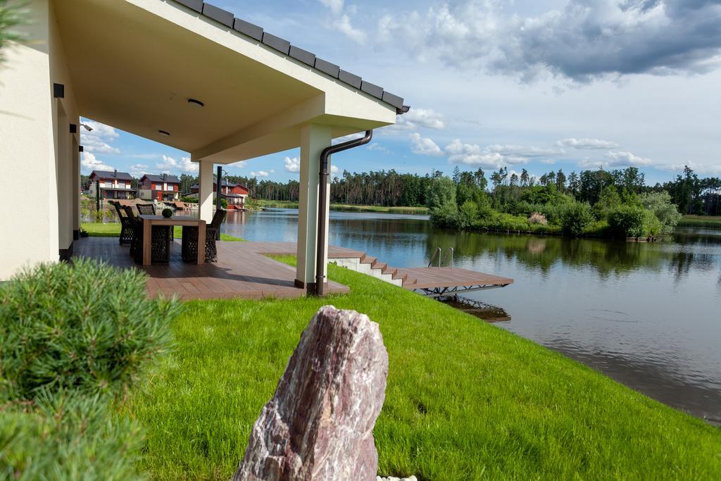 Golfbay Villa Senica Bagian luar foto