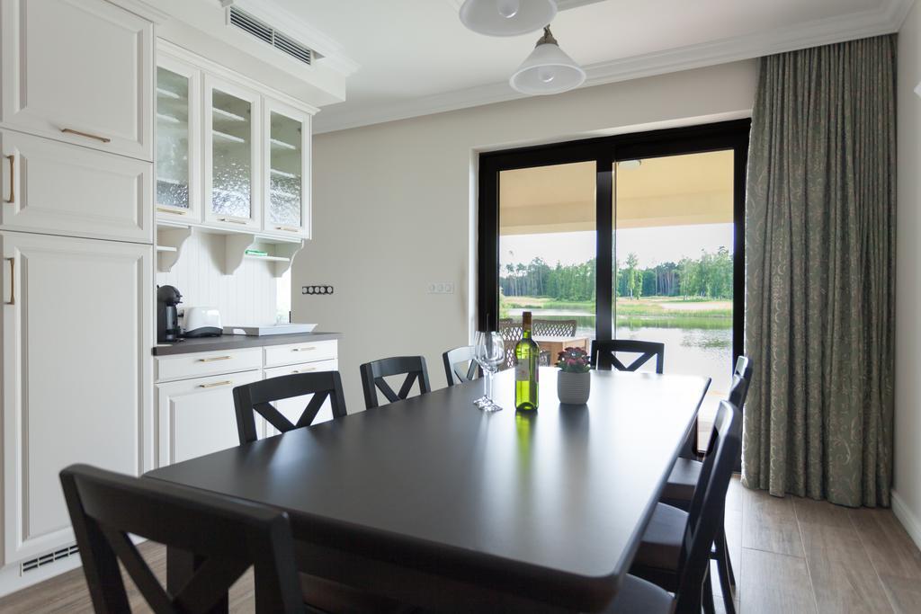 Golfbay Villa Senica Bagian luar foto