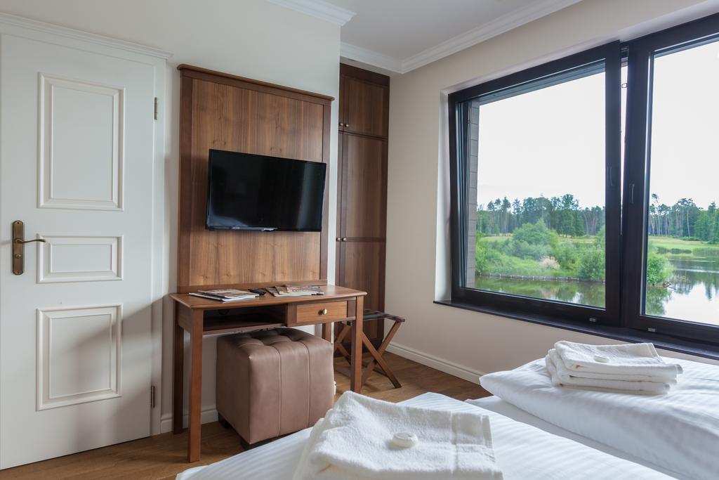 Golfbay Villa Senica Bagian luar foto