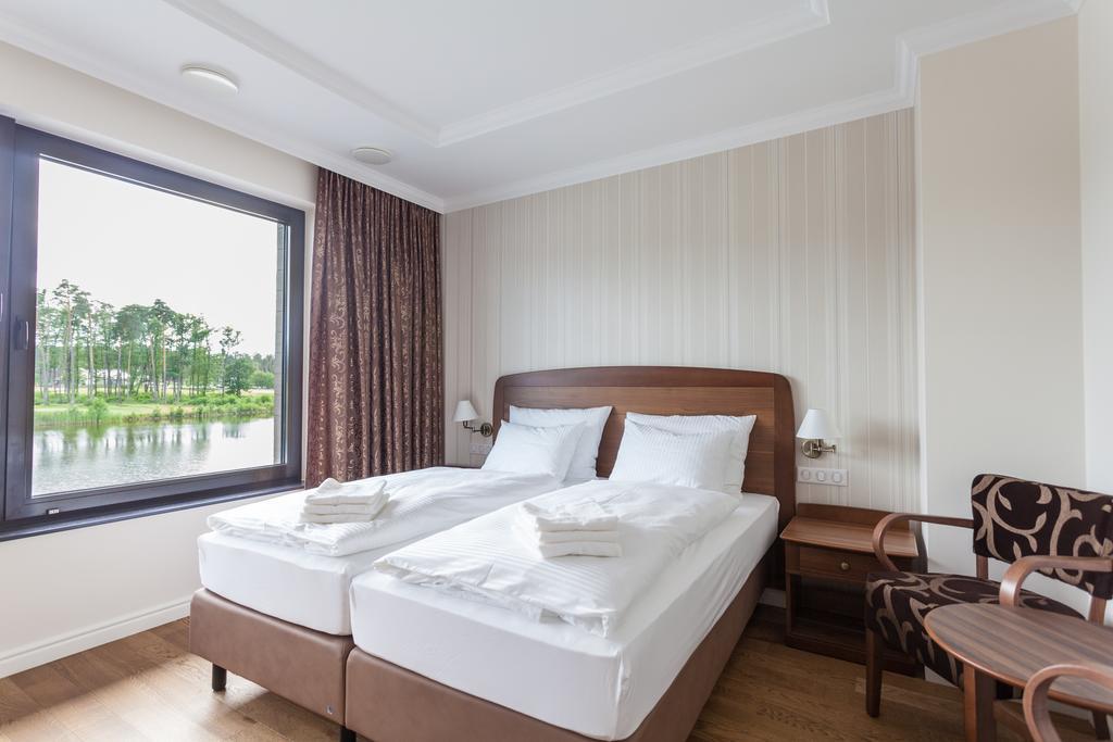 Golfbay Villa Senica Bagian luar foto