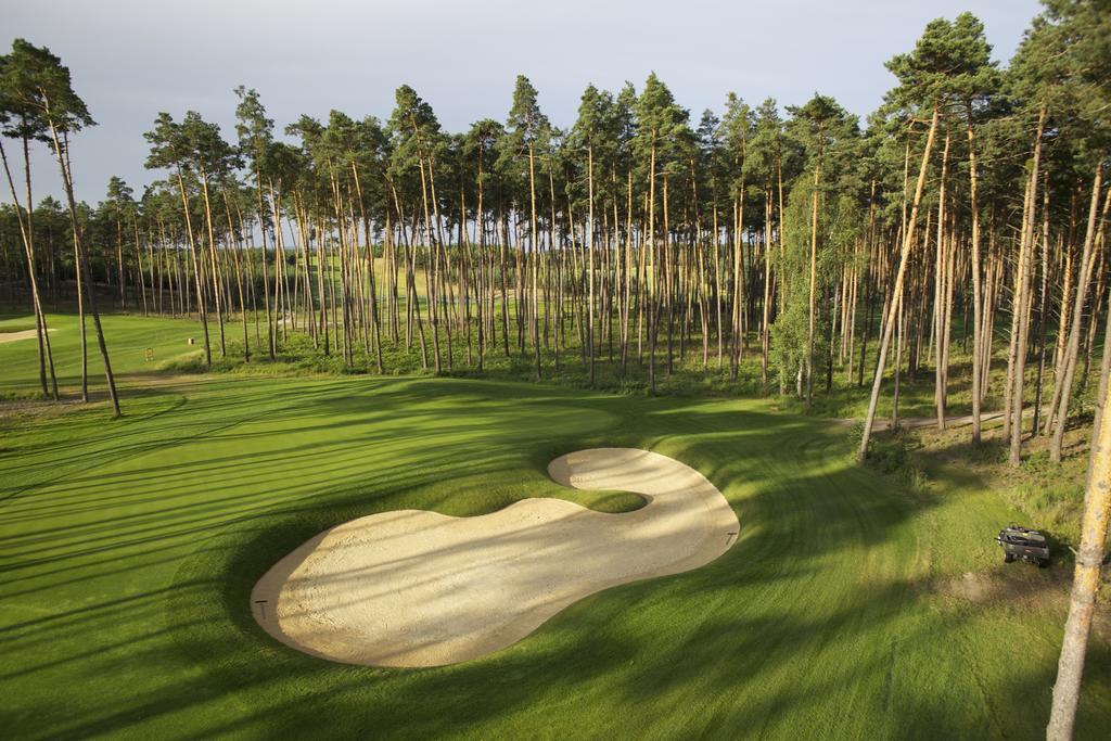 Golfbay Villa Senica Bagian luar foto