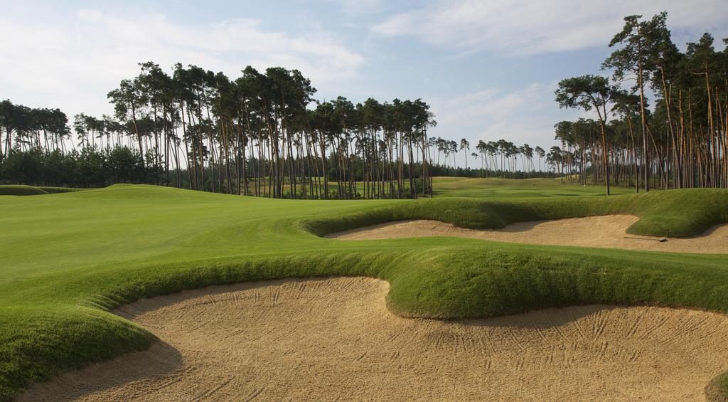 Golfbay Villa Senica Bagian luar foto