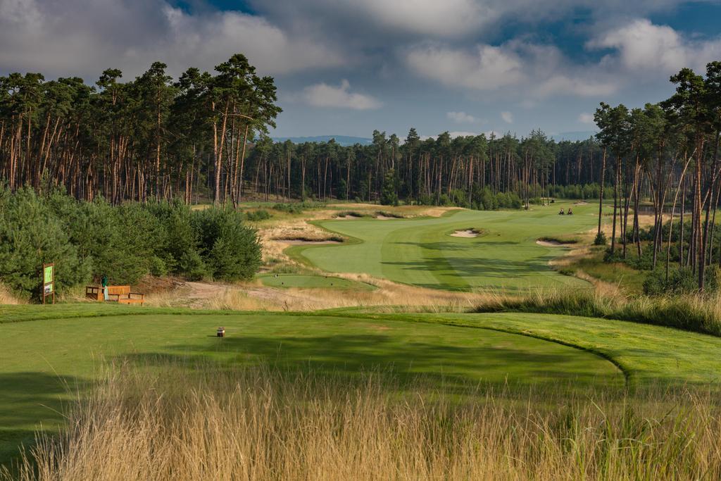 Golfbay Villa Senica Bagian luar foto