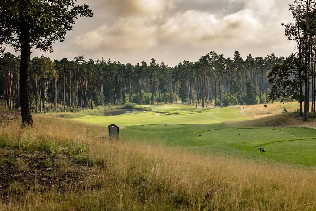 Golfbay Villa Senica Bagian luar foto